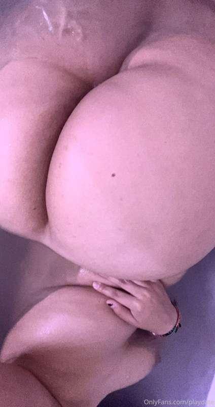 Relaxing bathtime 🍑💦