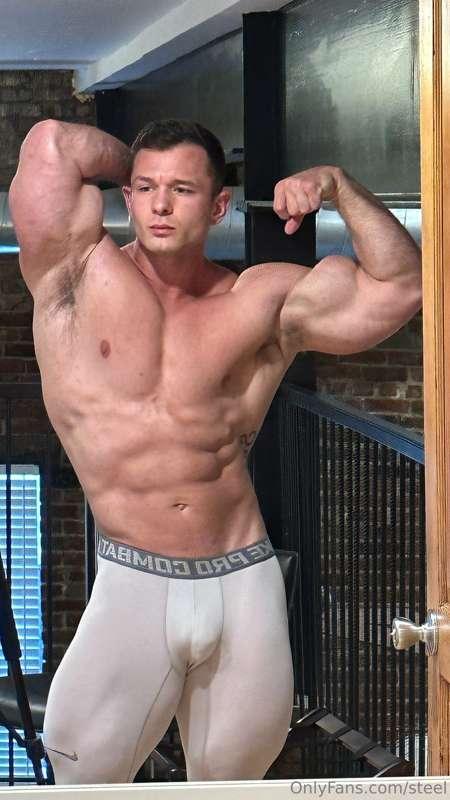 Nothing crazy judt wanted to post for my muscle fans 😏🫡