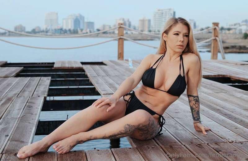 Distract me😏
Maybe now I'm the one you need to fill your lif..