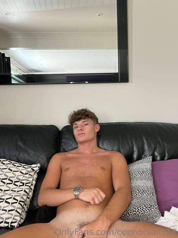 Join me on the Sofa 😏 tell me what you want to do to me😈