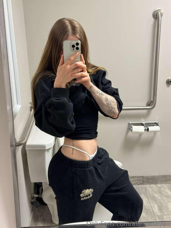 Meet me in the bathroom??