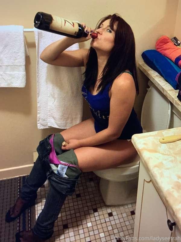 Pure Wino, 🍷  letting nothing get in the way of wine drinkin..
