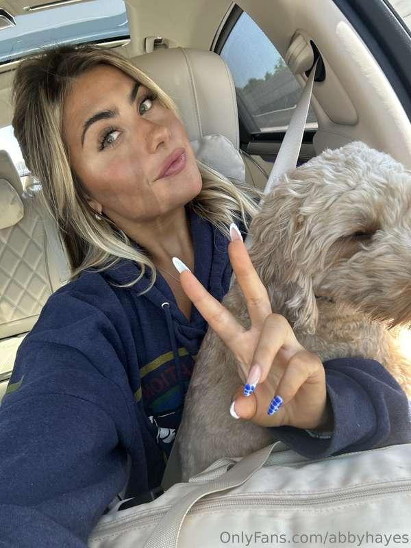 Hey daddyyy, me and my baby wish you an amazing day 😙