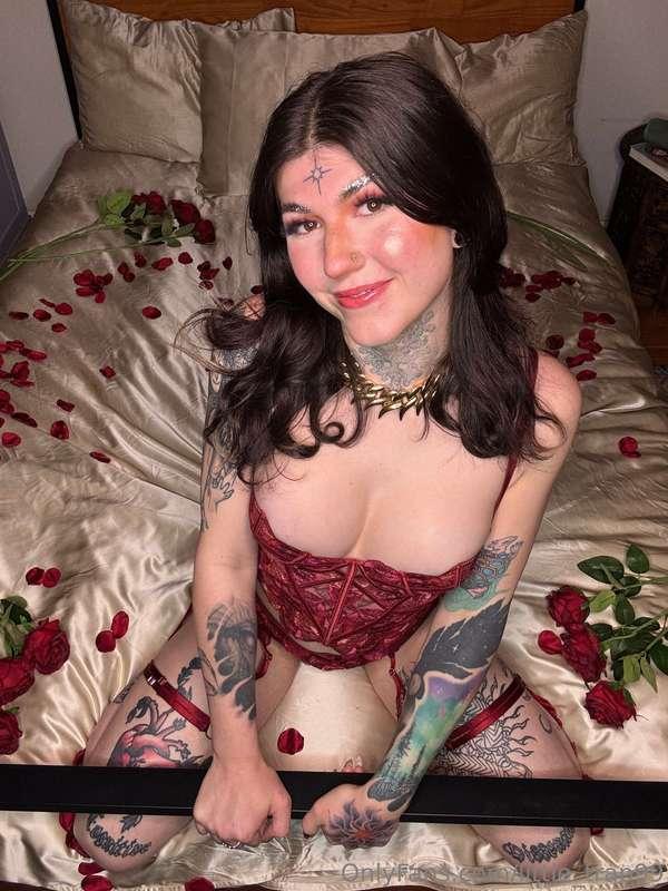 Red looks good on me… or better on your floor?😏