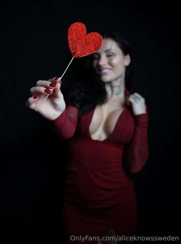 Valentine's Day is for lovers, and I'm ready to show you jus..
