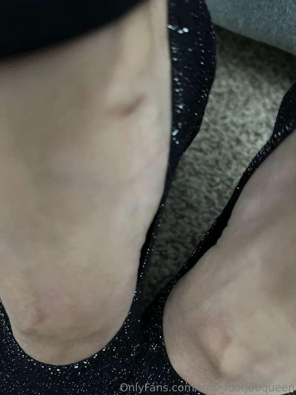 mrs_footjobqueen image #4