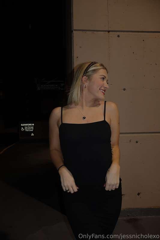 Just here to brighten your feed (and mood) 🖤