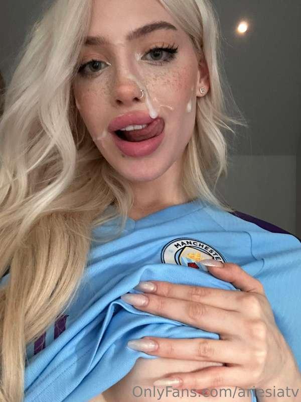 HE GOT CUM ON THE MANCITY SHIRT