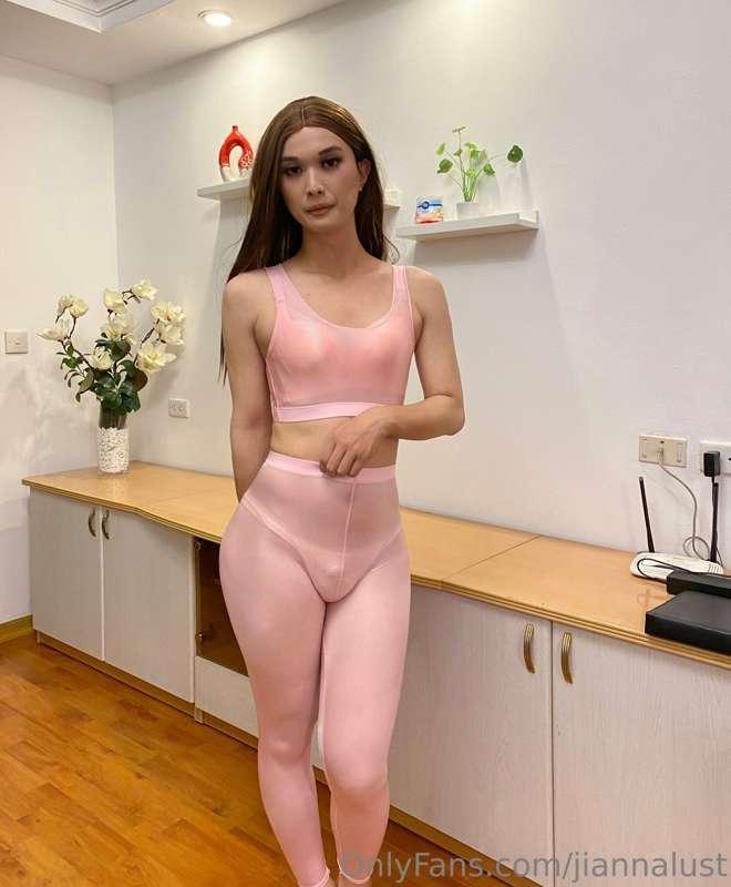 Wanna grab my girl's bulge?