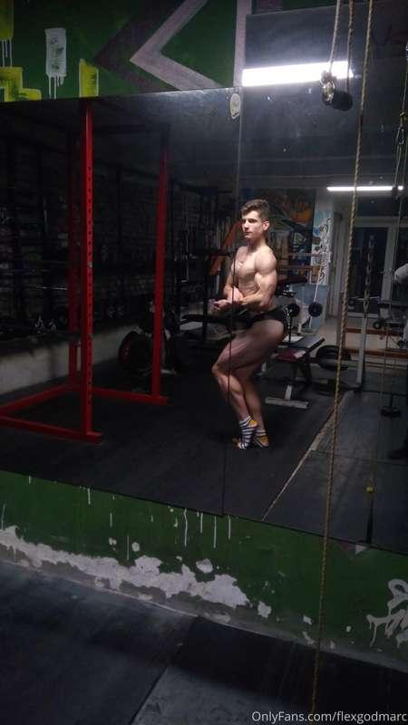 Your shredded muscle god in a gym :P Get cheap video fast :O..