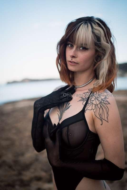 Mesh gloves and body 🖤🖤🖤