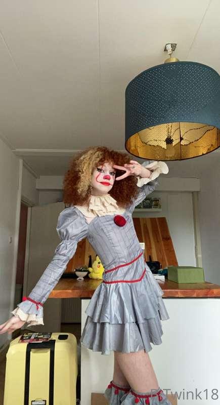 Fuck me Silly before I do it to you 😈🤡 Clowngirls with big c..