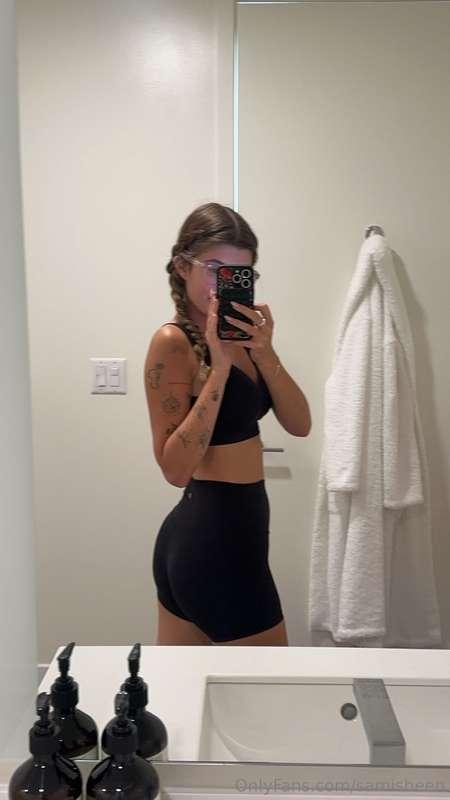 getting ready for the holiday 🖤 