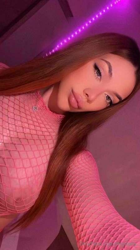 i promise to keep you hard all night if you DM me 😈😋