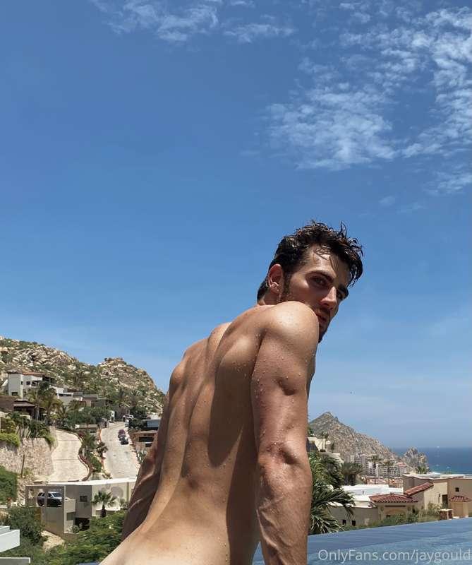 you know what they say, suns out buns out ☀️ hope you you’re..