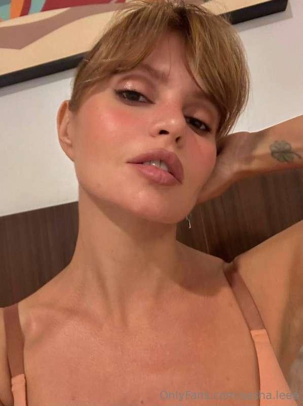 Soft lights, quiet music 💕 Don’t forget, the pinned post has..