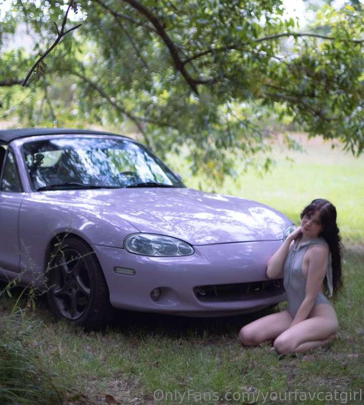 Just a bunny girl and her Miata ☺️