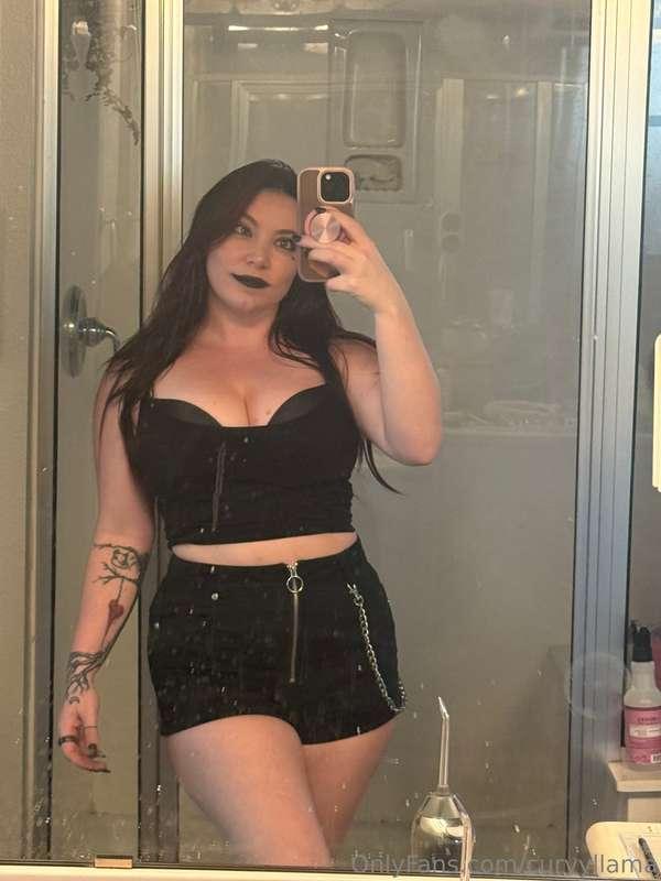 Haven’t taken spicey pics with my new hair but LOOOOOOOK do ..