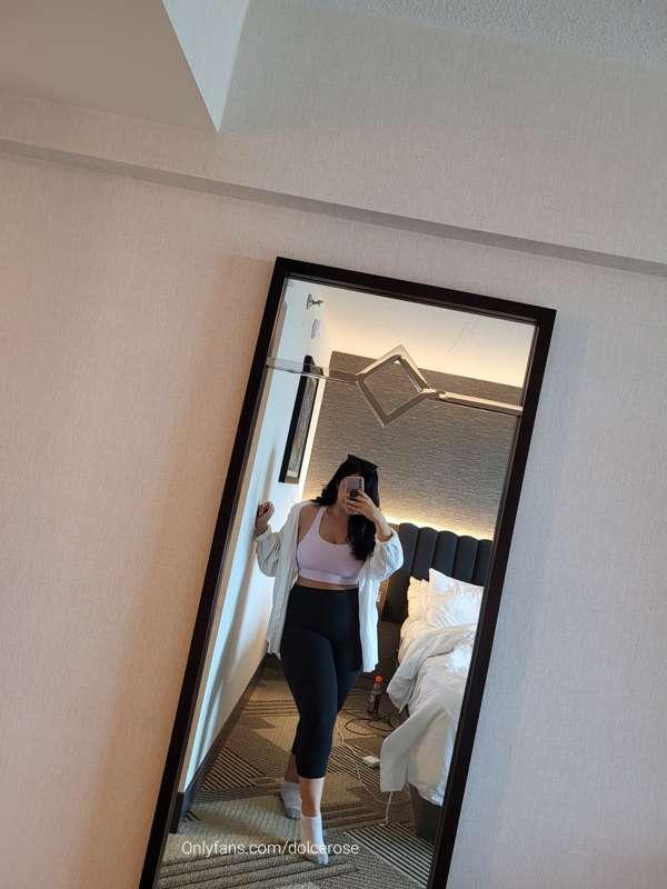 Here's a few mirror selfies for you! 📸 ❤️

I had the mini-es..