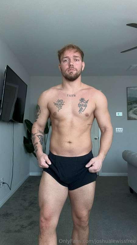 Monday check in photo 👀 should I start posting all of the pi..