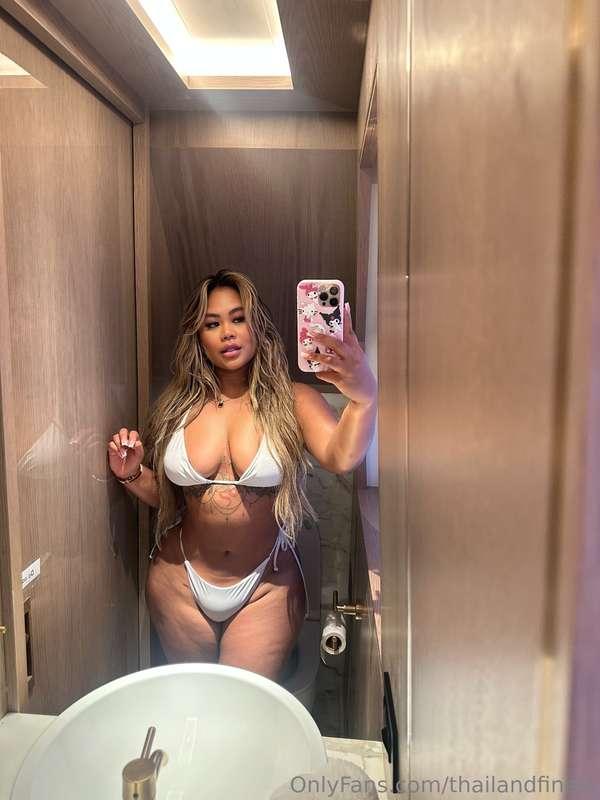 Thursday livestream 👅💋 be there so i can get naughty on came..