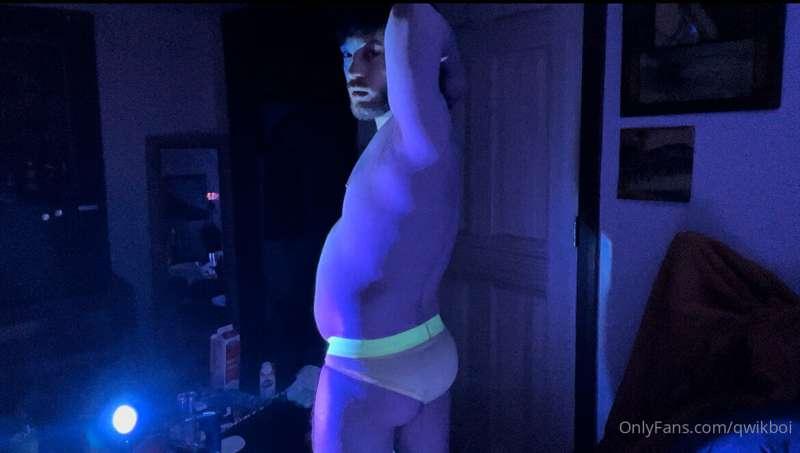 Prompt: Berry-boi!! 🫐 🎈 🧃