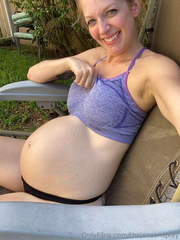 I have a breeding fetish 🙈 Would you cum in me, leaving me p..