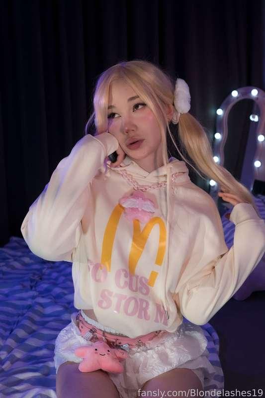 blondelashes19 image #4