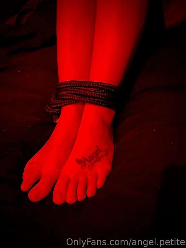 😈