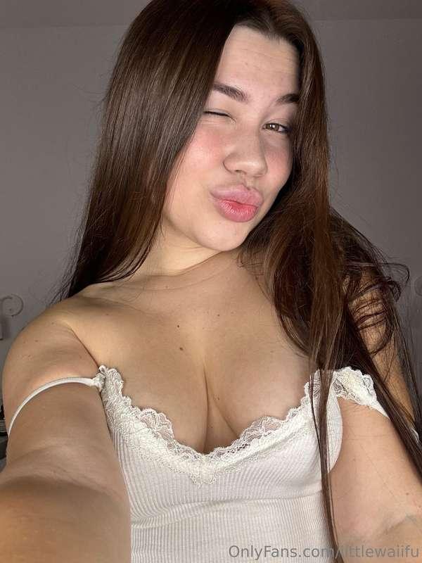 do you want to kiss me?🥰