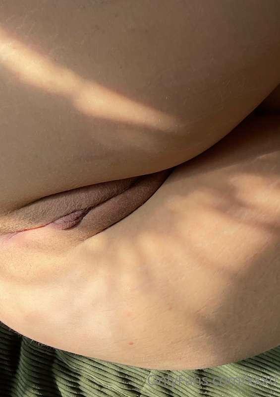close up pussy for good vibes this saturday 😎😎