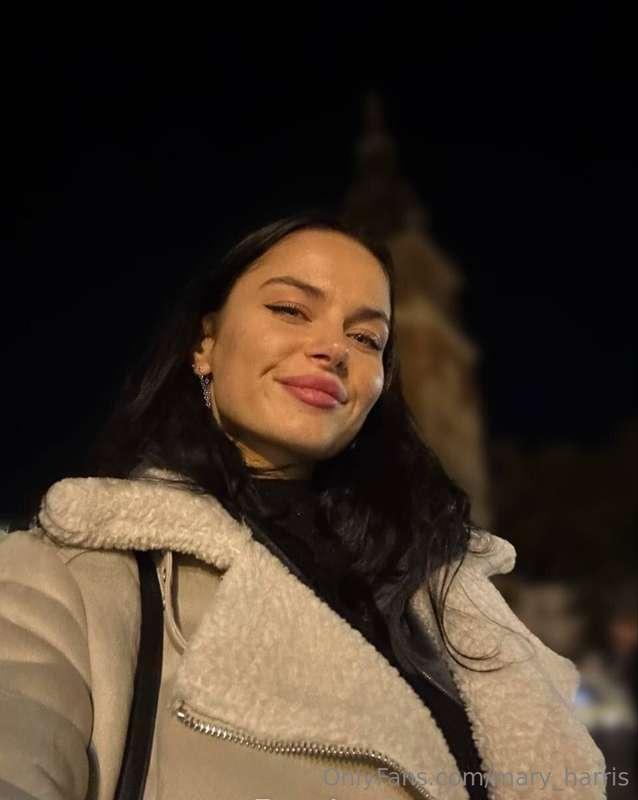 Great cool weather for an evening stroll around the city .😉✨..