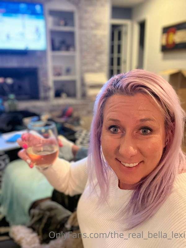 Watching US Women’s Hockey in the Olympics! 🇺🇸 What are you ..