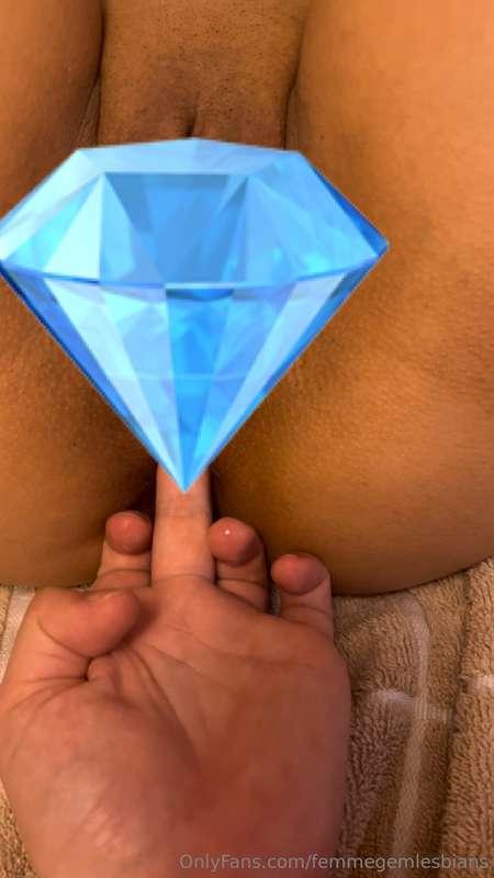 This is Diamond’s 2nd time ever with anal play 🤭 I finger he..