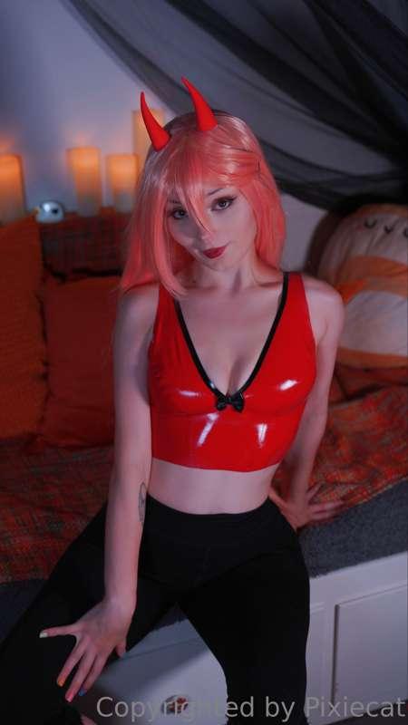 Do you like the shininess of my new top? ;)