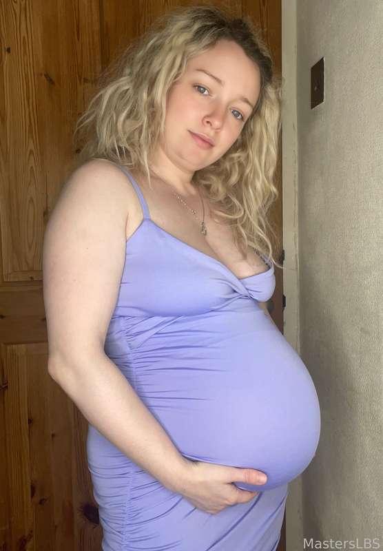 Guess who’s pregnant again? 

#pregnant #pregnancy #pregnant, #belly #blonde #milf #mommy #mom #tits #boobs #bigtits #bigboobs #fyp