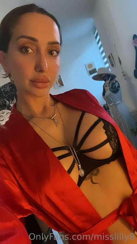 In love with red black 🖤❤️🖤