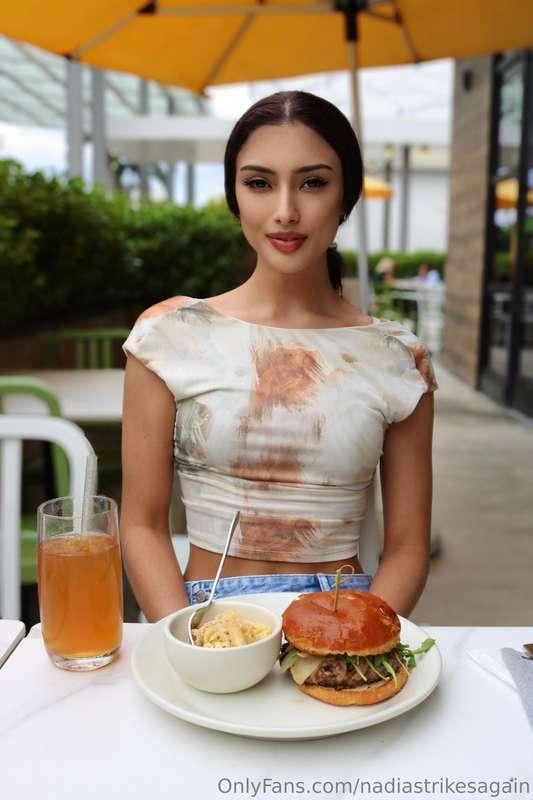 Happy Sunday!! ☀️ You already know my cheat day is officiall..