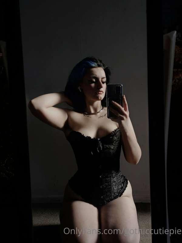 gothiccutiepie image #0