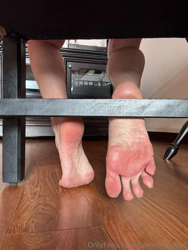 Are you loving the view. Stroke to my tired soles while I ig..