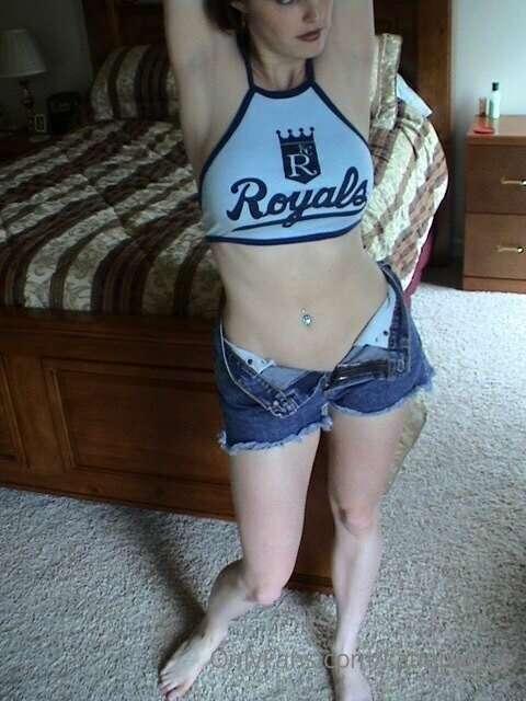 robynrythes image #3