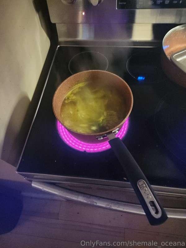 Chicken noodles I think i get ill....Oh man eyWatn pruit 