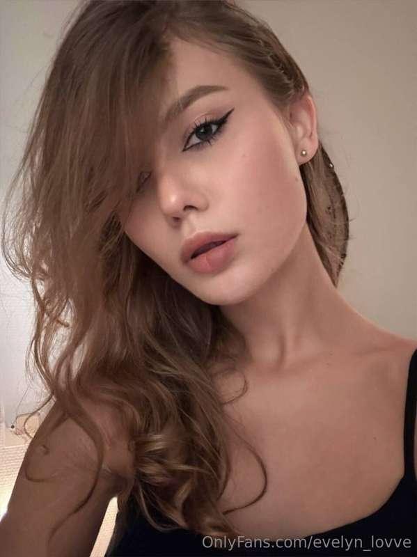 Confidence is quiet, but it shows in every look. 🔥