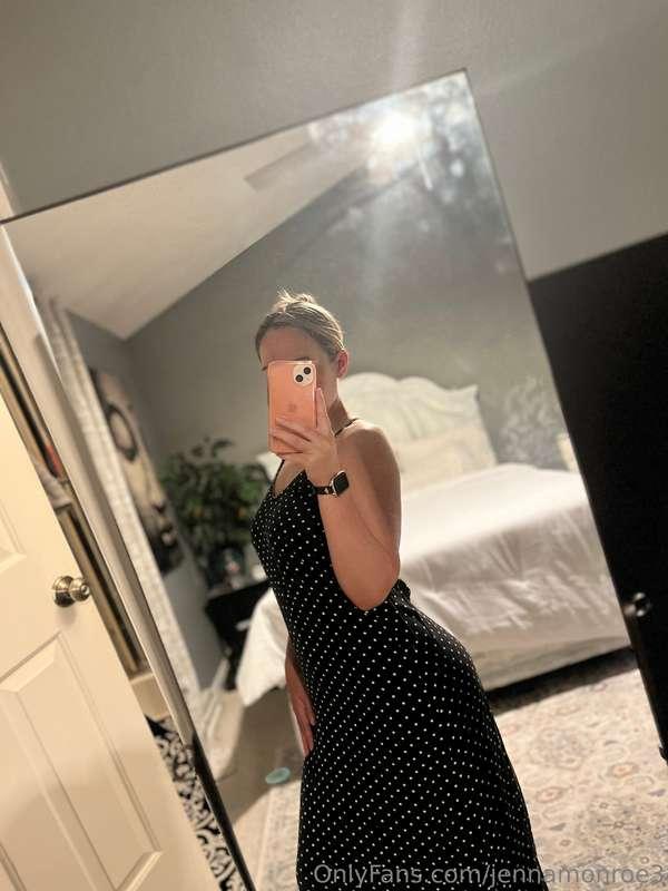 Professional on the outside. Slut underneath😛 Happy Monday l..