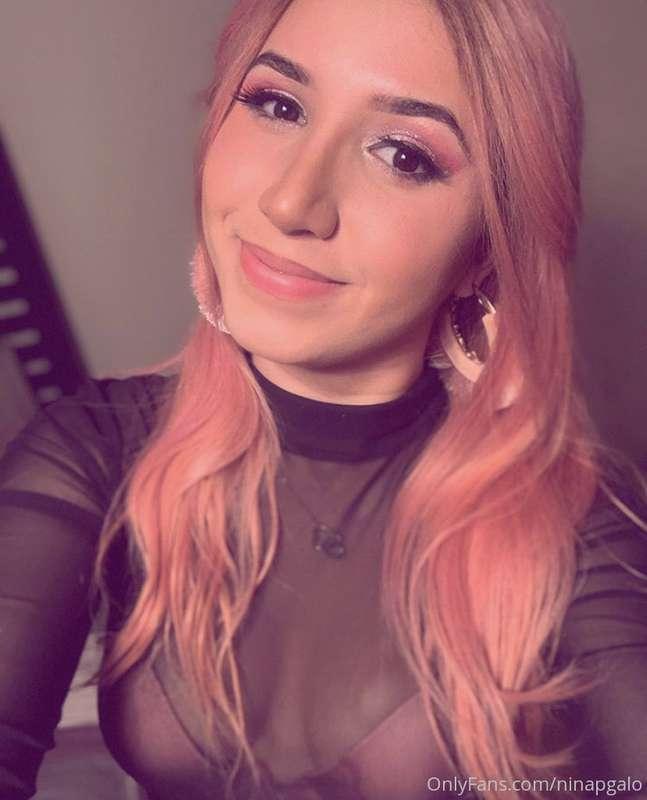 I love this shirt a lot cuz it's transparent but not much 💖
