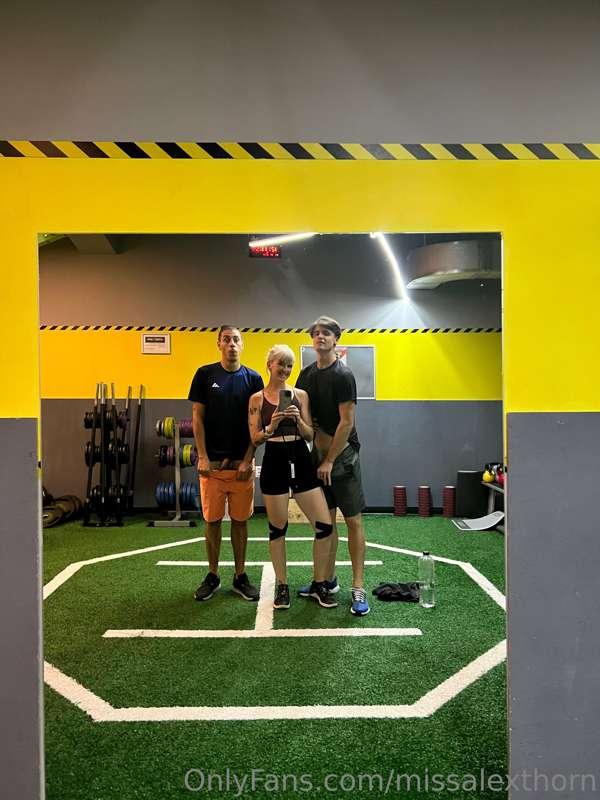 Last gym session for the week & Sam’s first attempt at a sne..