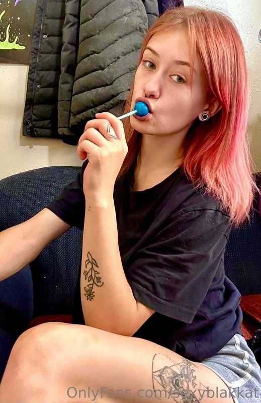I’m not trying to seduce you👅🍭
Would you like me to seduce y..