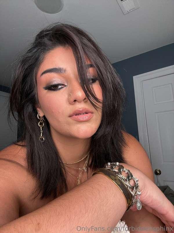 Look me in my Cherry Cola eyes and say “Thank you Goddess” 💋
