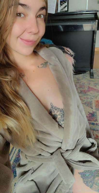 Good morning 😴 and happy Saturday 😏 cum wake up with me 🥵