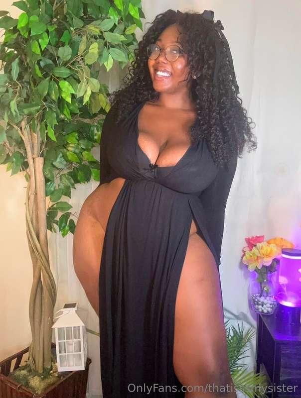Making it easy access for you to fuck me 😻👅🍆